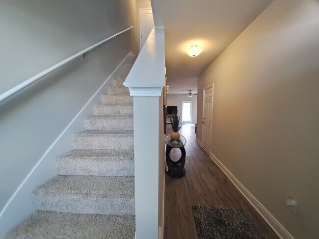 Building Photo - 5764 Callaway Cir