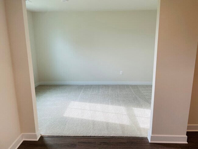 Building Photo - 507 Scarlet Maple Pl