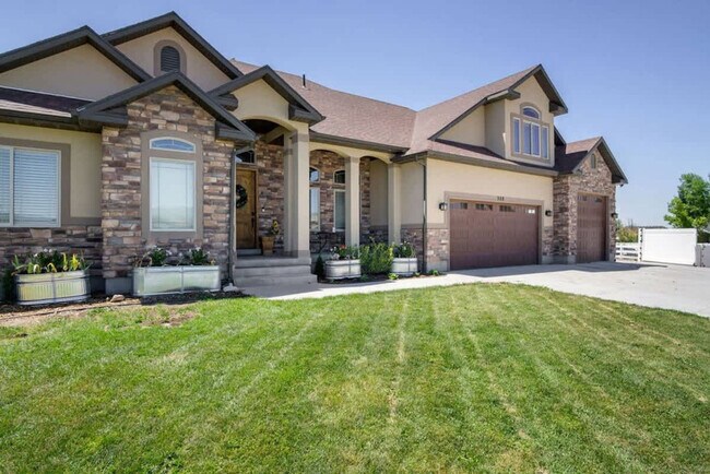 Building Photo - 358 Wrangler Ct