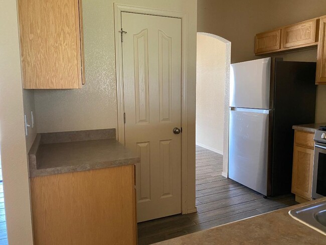 Building Photo - Mesquite Hills. 3 bedrooms, 2 full baths, ...