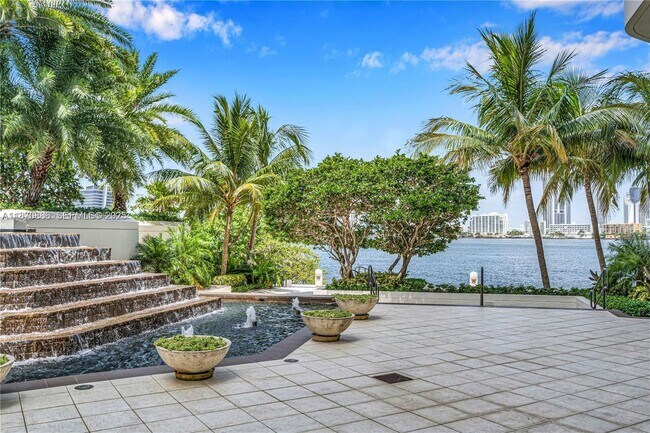 Building Photo - 2800 Island Blvd