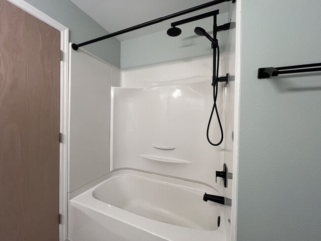 Building Photo - 1345 SE Madison St