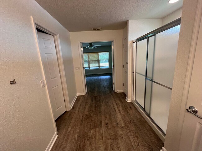 Building Photo - 4146 SW 47th Ct