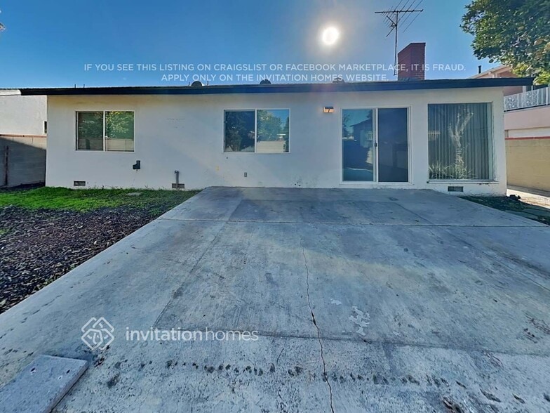 Building Photo - 10943 Kittridge St