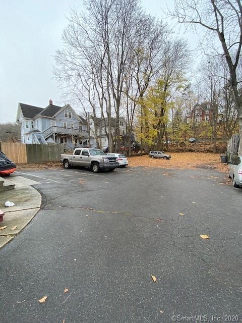 Building Photo - 174 Meadow St