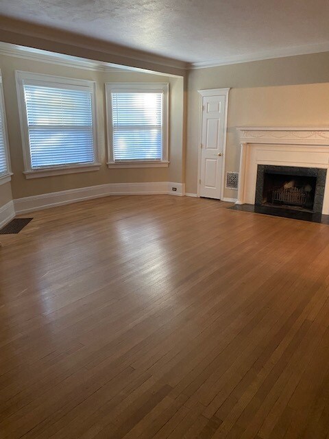 Building Photo - Gorgeous 2 bedroom, 1 bath apartment in Shields Mansion in the historic Old North End