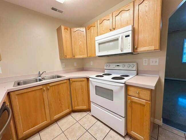 Building Photo - 545 W 350 N