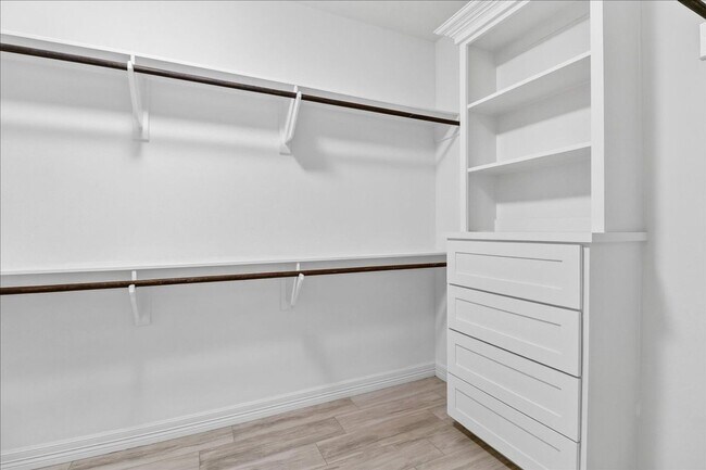 Building Photo - 6718 Stuyvesant Ct