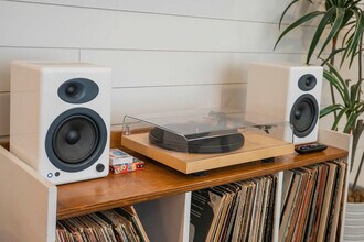 Building Photo - 559 Veritas St