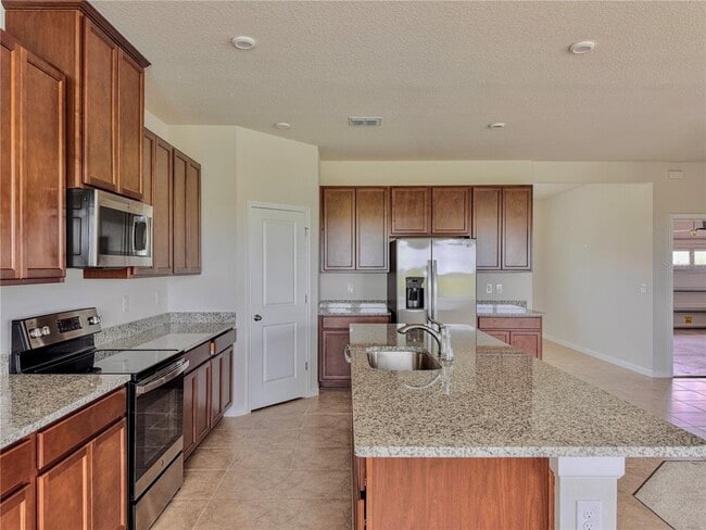 Building Photo - 2048 Airedale Wy