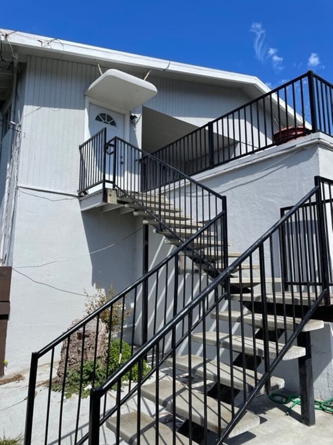 Building Photo - Lewis Ln-409