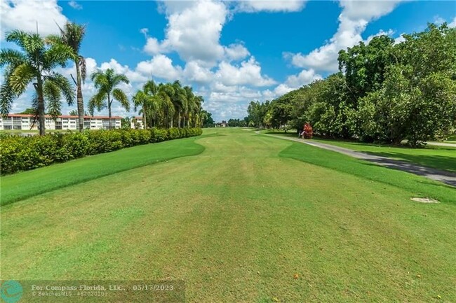 Building Photo - 9220 S Hollybrook Lake Dr