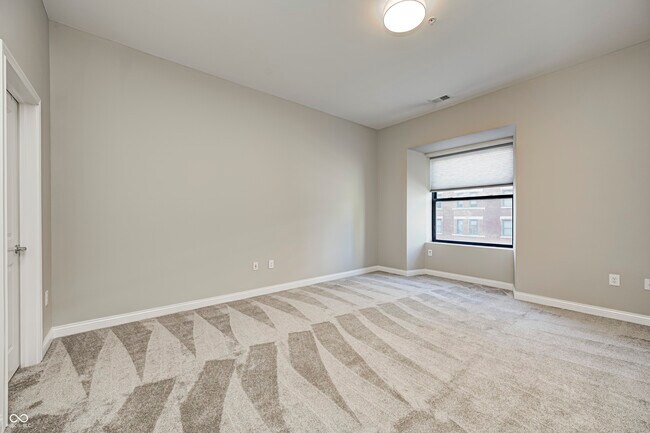 Building Photo - 350 N Meridian St