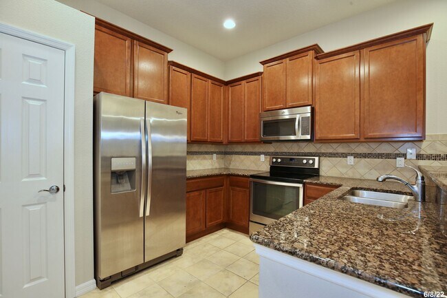 Building Photo - Beautiful 3/2 Corner Duplex with Water Vie...