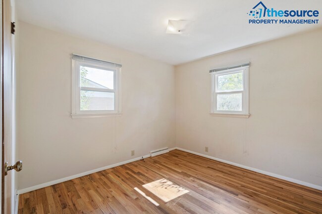 Building Photo - Students Welcome! 3 Bedroom Ranch with Big Back Yard