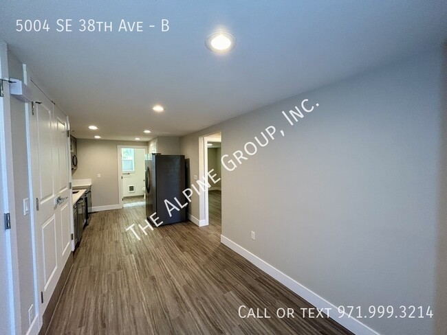 Building Photo - Updated 2 Bedroom near Reed College