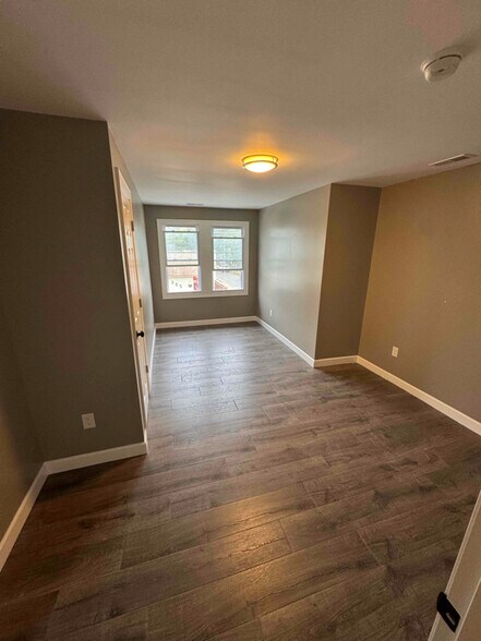 Building Photo - 100 N 6th St