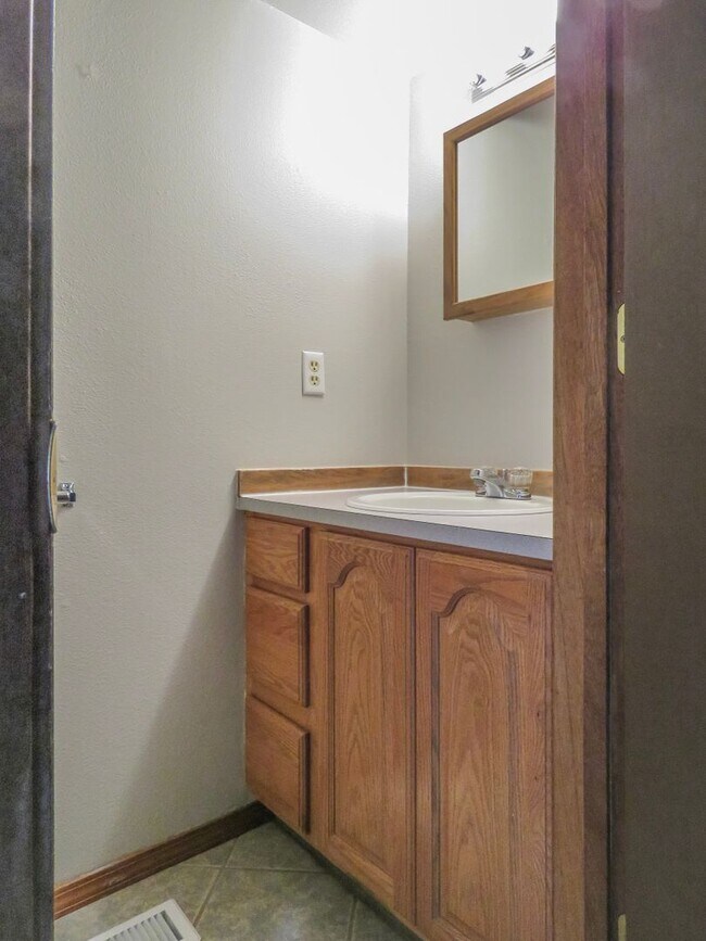 Building Photo - 3 Bedroom Plus Office Available in Gaston ...
