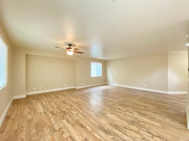 Building Photo - Wonderful two-story single-family house