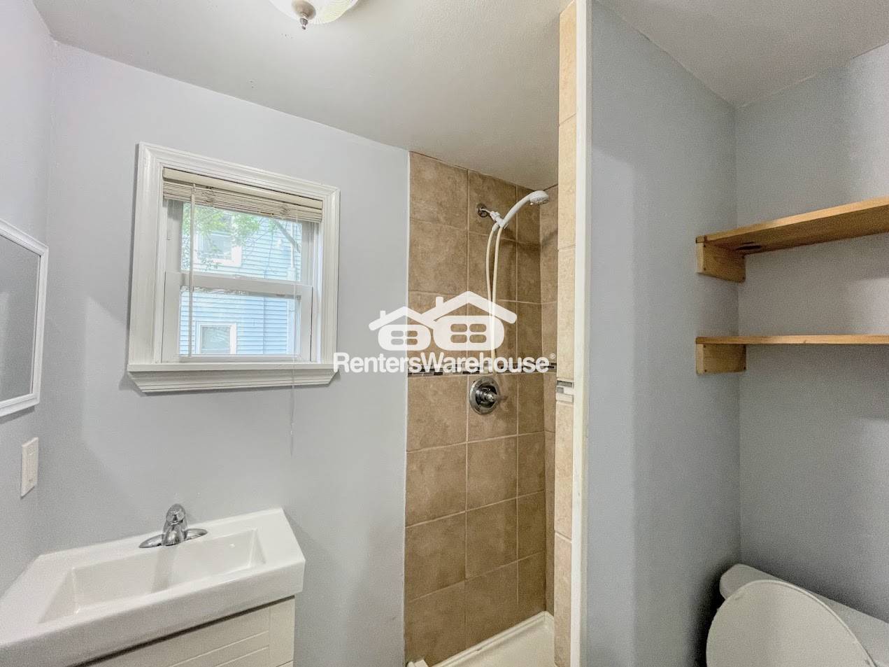 Building Photo - 1305 W 38th St