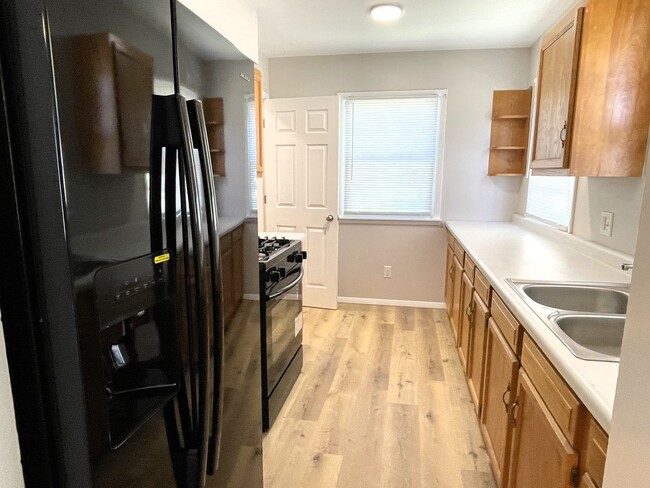 Building Photo - 501 E University Ave