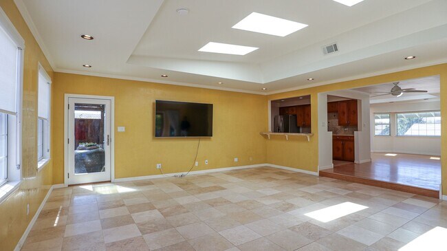 Building Photo - Beautifully Remodeled 3 Bed, 2 Bath Home i...