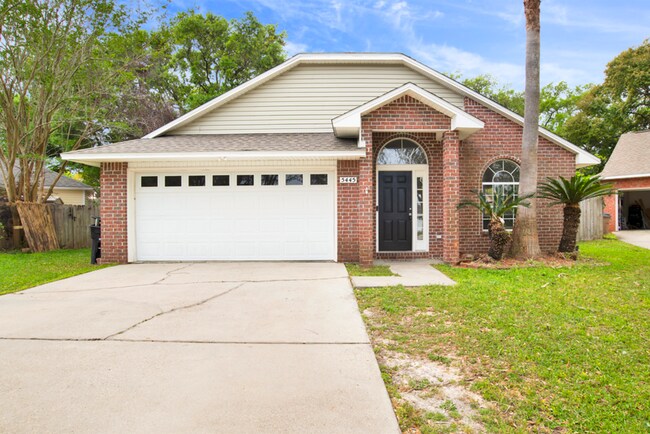 Building Photo - 3 Bedroom Scenic Heights Home