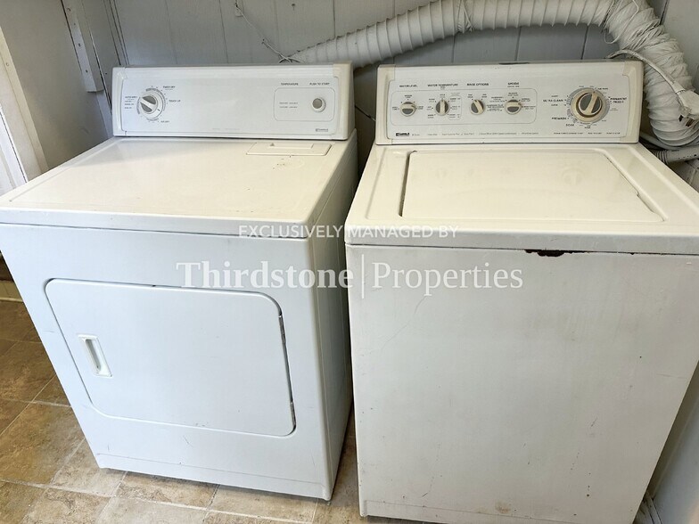 Building Photo - 435 Springfield Ct N