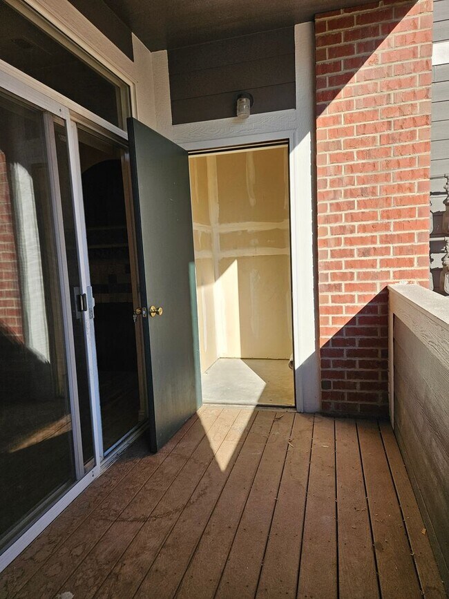 Building Photo - Spacious 2 Bedroom 2 Bath Condo - Close To Buckley AFB, DIA, DTC - Garage