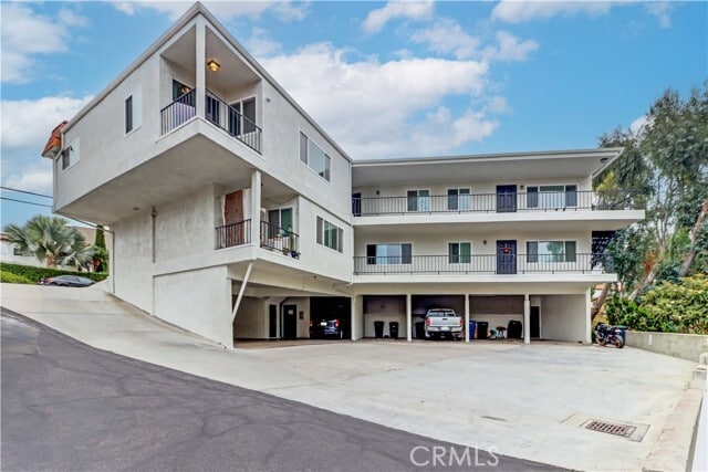 Building Photo - 207 W Marquita