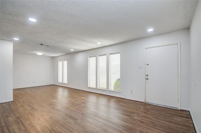 Building Photo - 11527 Sagewillow Ln