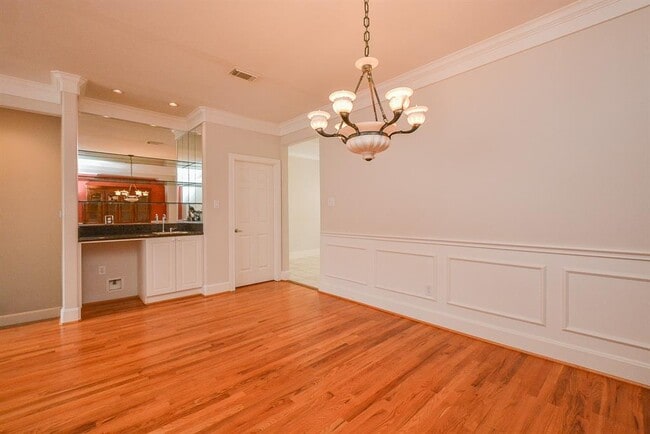 Building Photo - 2422 Dorrington St