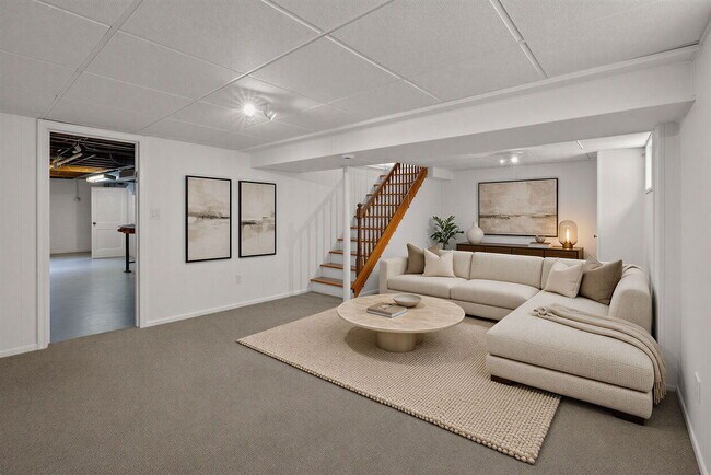 Building Photo - Rare Garage and Steps to Metro 4br  2ba