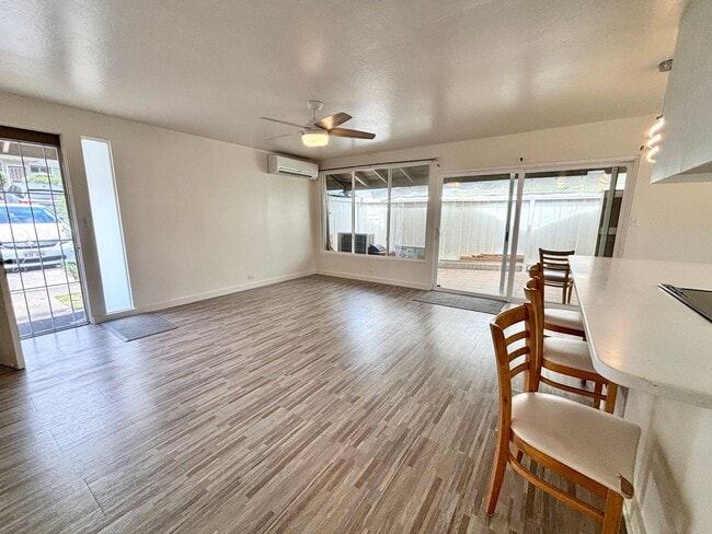 Building Photo - Newly Renovated 3BR/2BA Townhouse at Waial...