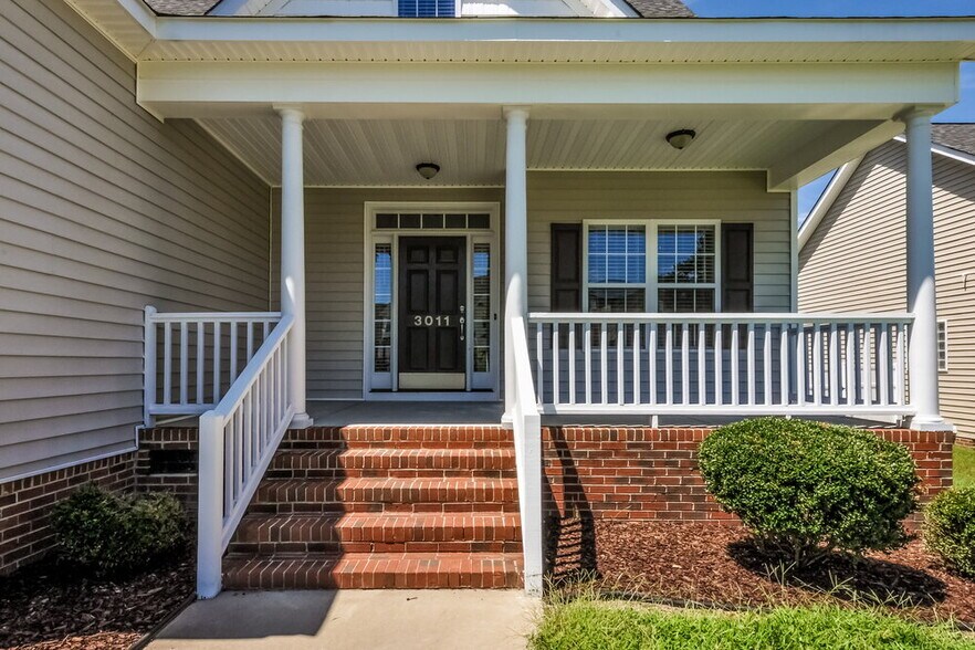 Building Photo - 3011 Watsonia Dr