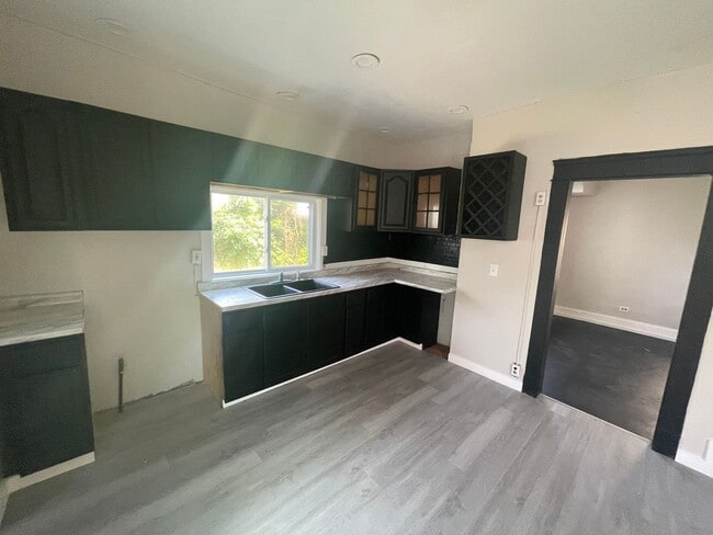 Building Photo - SECTION 8 AND EDEN ACCEPTED!! Stunning 4-Bedroom Home Available Now!