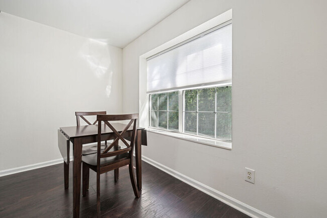 Building Photo - 2369 Charleston Pointe SE
