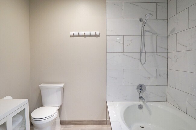 Building Photo - 73486 Shadow Mountain Dr