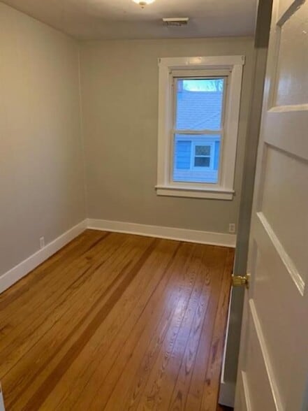 Building Photo - 12 Third School St