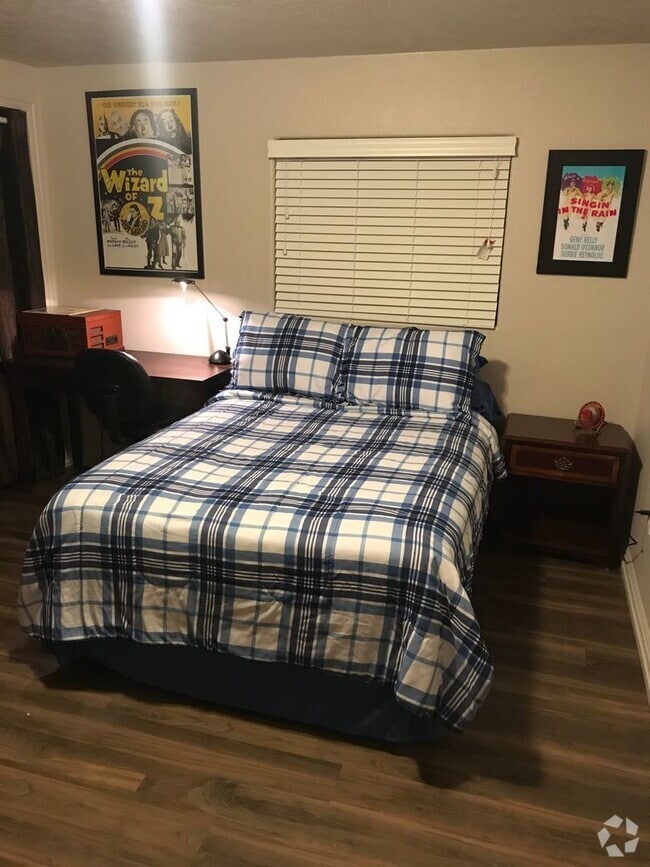 Building Photo - ALL utilities Included 2 Bedroom UNDER $1500