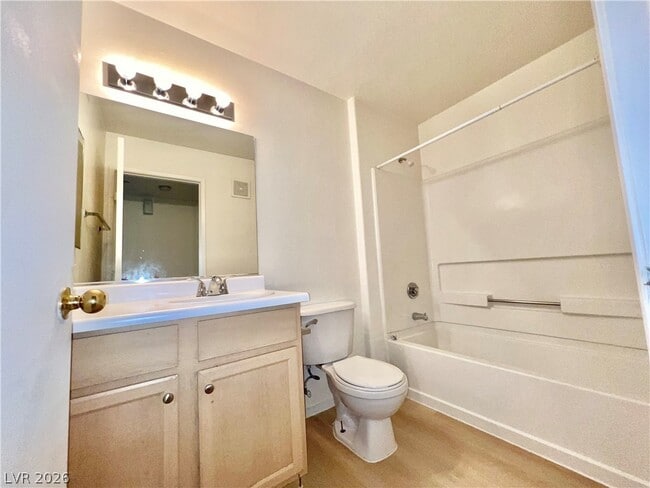 Building Photo - 950 Seven Hills Dr