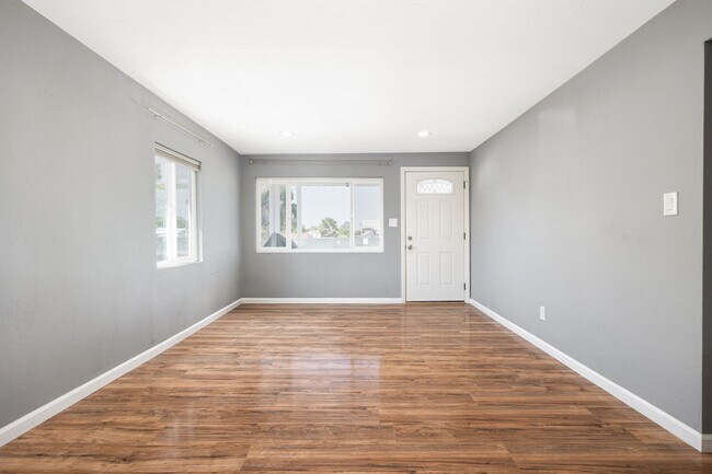 Building Photo - Spacious 3-Bedroom Upgraded Attached Home ...