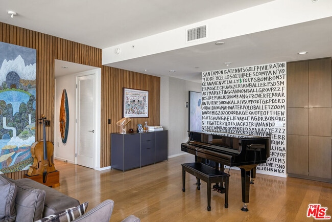 Building Photo - 1705 Ocean Ave