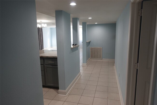 Building Photo - 1102 Winnie St