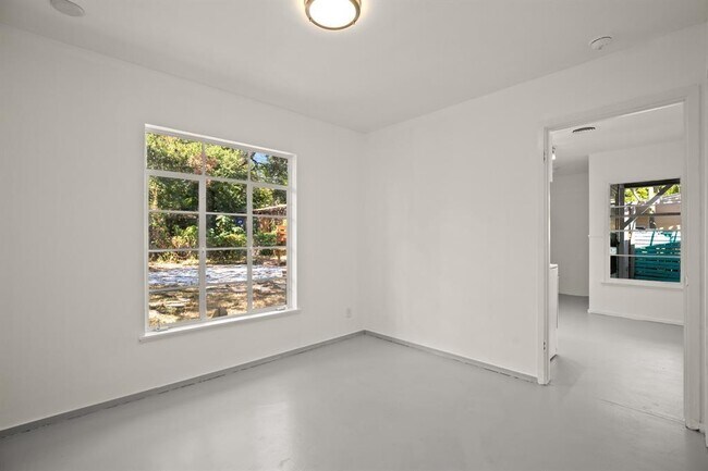 Building Photo - 1207 Southwood Rd