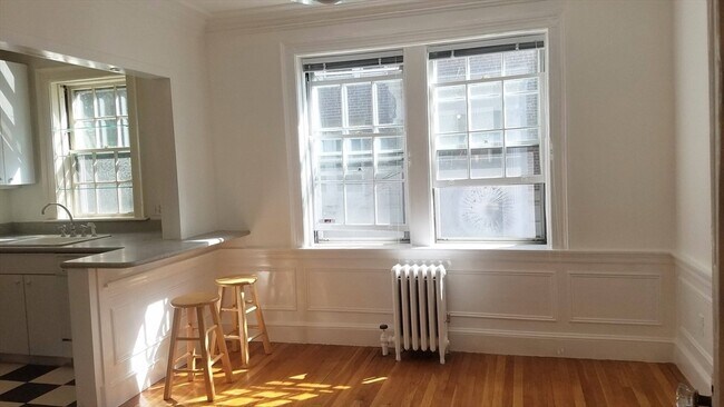 Building Photo - 77 Martin St