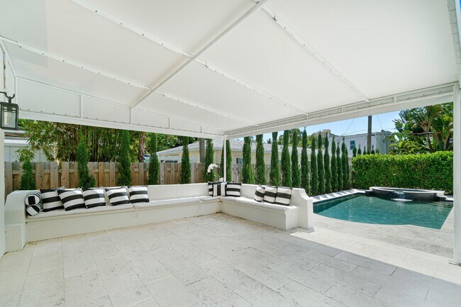 Building Photo - 224 10th St