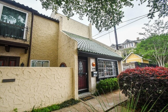 Primary Photo - 3010 Helena St