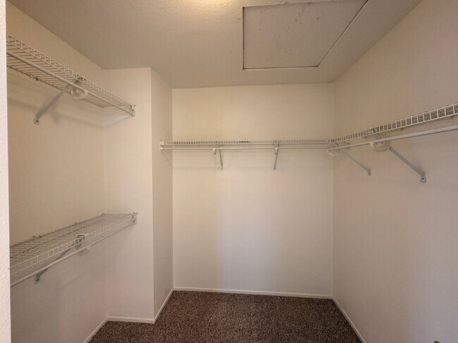Building Photo - 4 Bed, 2.5 Bath in Riverside!