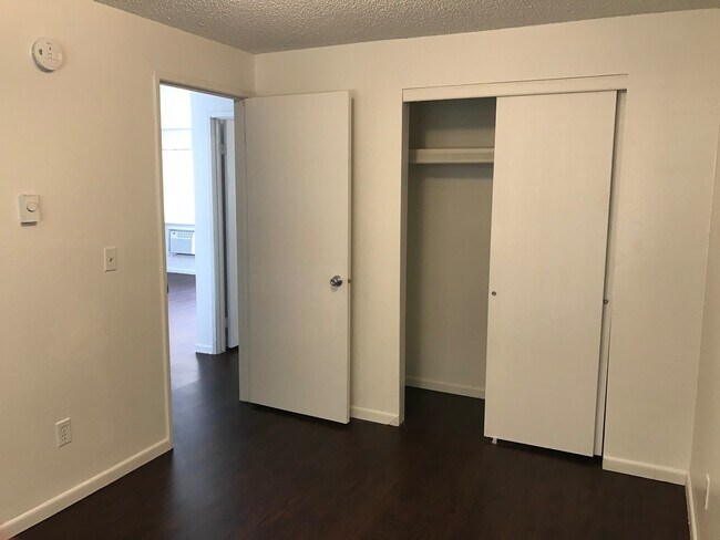 Building Photo - 1003 E Jackson Ave